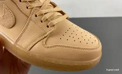 Hyperoad Jordan Vanilla “Pale Sand” SE Low 1 Air 0703